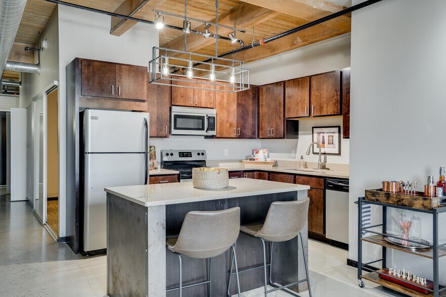 More Photos Of 2410 University Ave W, Saint Paul Apartments For Lease