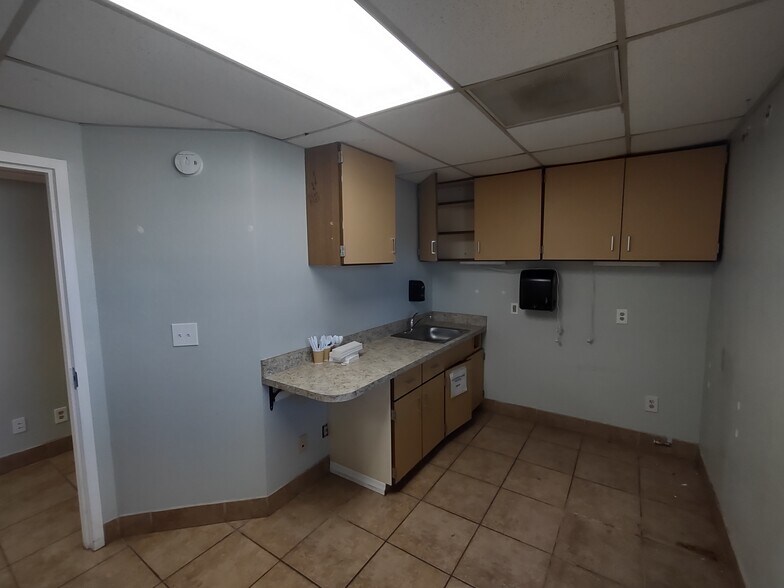 More Photos Of 3140 34th St N, Saint Petersburg Freestanding For Lease