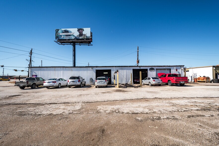 More Photos Of 2025 FM 1960 Bypass Rd E, Humble General Retail For Sale