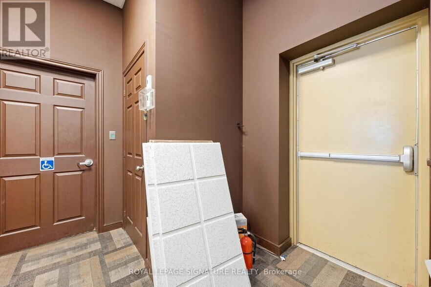 More Photos Of 158 Guelph St, Halton Hills Freestanding For Lease