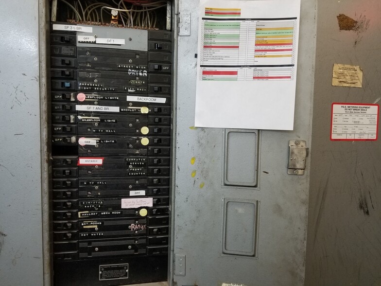 More Photos Of 4616 SE 82nd Ave, Portland Auto Dealership For Lease