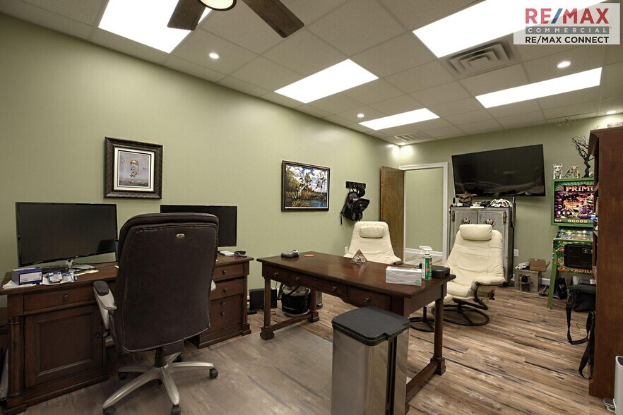 More Photos Of 2521 Hayes Rd, Hayes Light Distribution For Sale