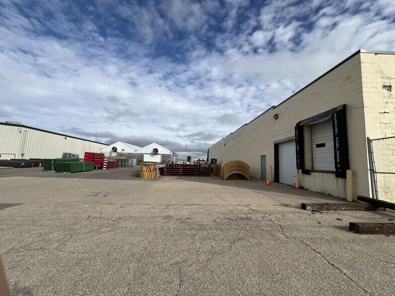 More Photos Of 1625 US Highway 61 N, Lancaster Warehouse For Sale