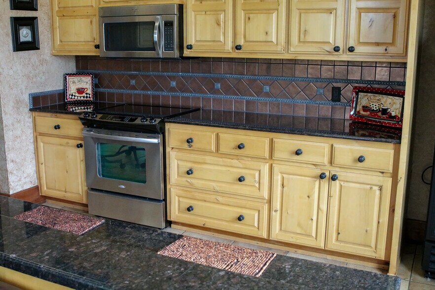 More Photos Of 404 Wynn Dr, Jacksonville Loft Creative Space For Sale