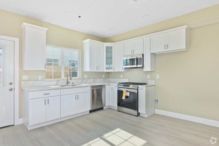 More Photos Of 15909 Merrill Ave, Fontana Apartments For Sale