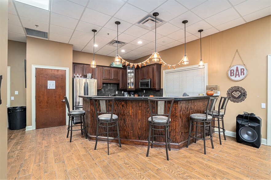 More Photos Of 145 Towne Lake Pky, Woodstock Office For Lease