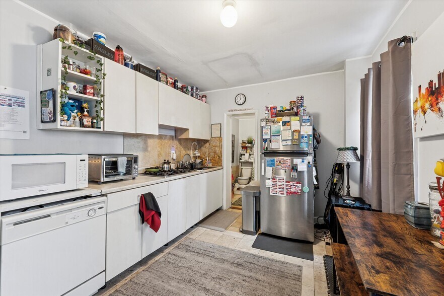 More Photos Of 1353 Christian St, Philadelphia Multifamily For Sale