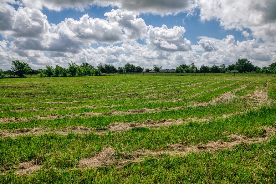 More Photos Of TBD FM 60, Snook Land For Sale