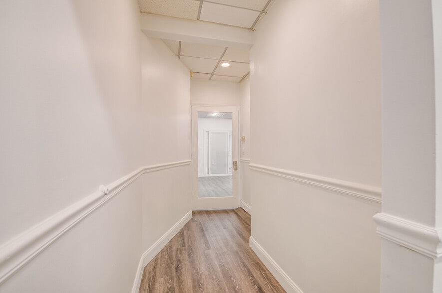 More Photos Of 4609 Pinecrest Office Park Dr, Alexandria Medical For Sale