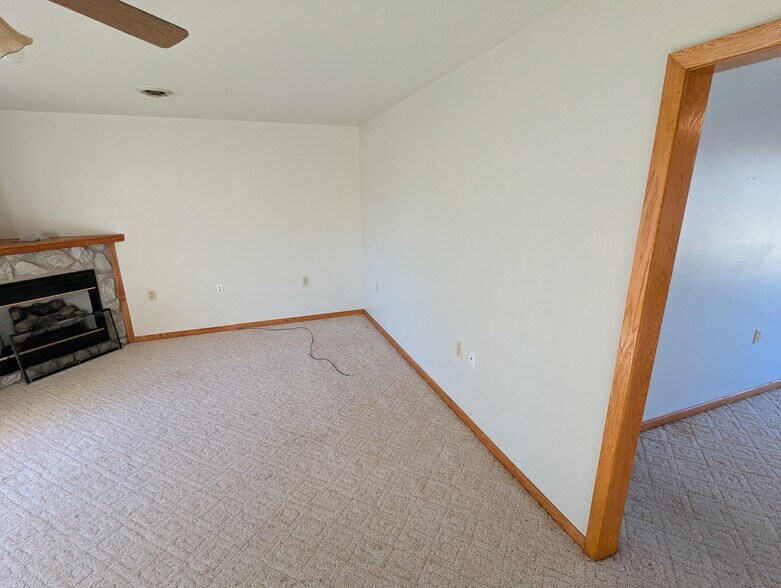 More Photos Of 340 Elm St E, Canova Sports And Entertainment For Sale