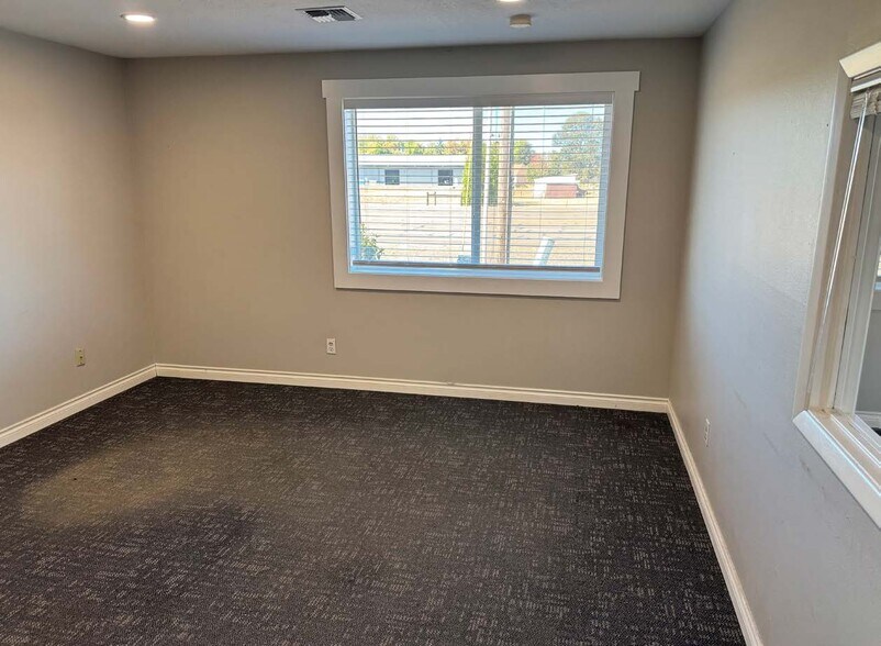More Photos Of 33935 Highway 99E, Tangent Office Residential For Lease