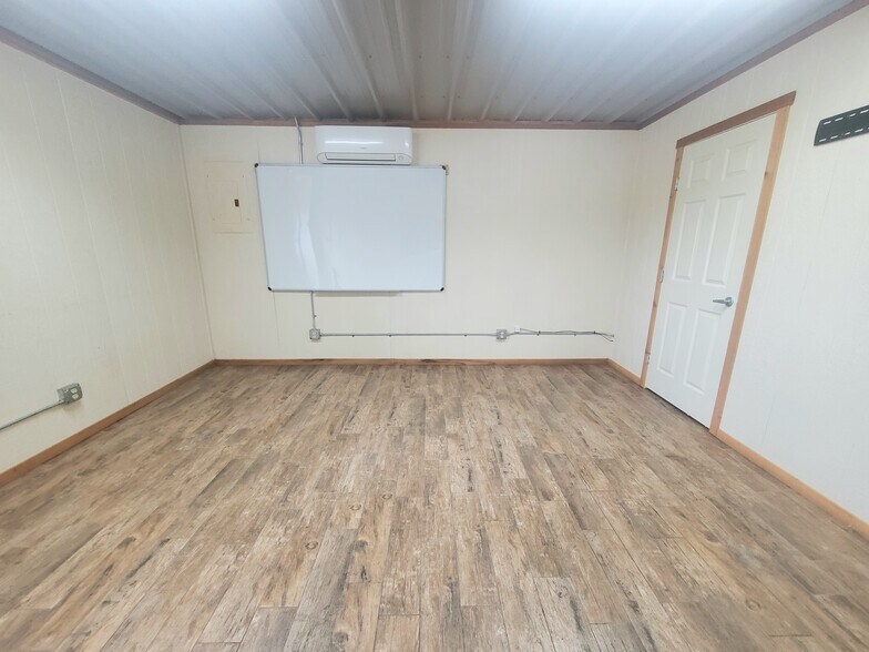 More Photos Of 11130 N Highway 75, Willis Light Distribution For Sale