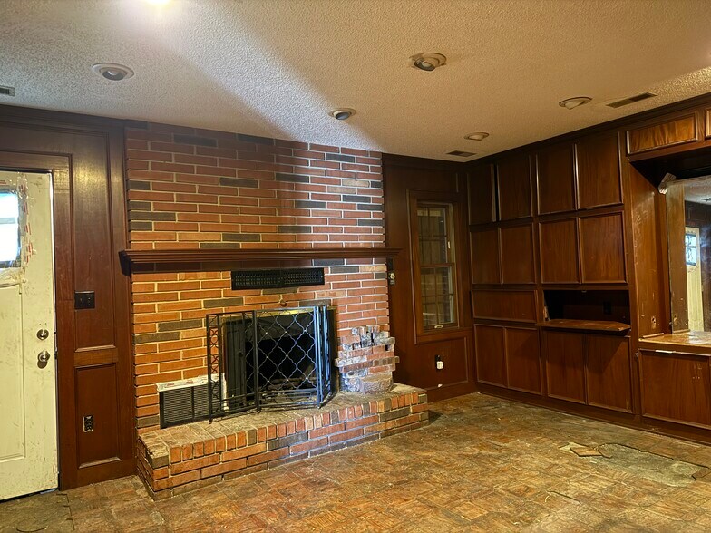 More Photos Of 321 W Broadway St, Excelsior Springs Office For Sale