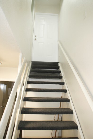 More Photos Of 25915 Senator Ave, Harbor City Warehouse For Lease