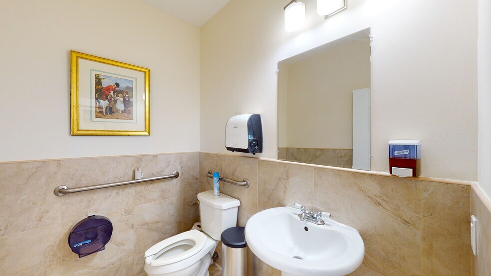 More Photos Of 235 W 49th St, Hialeah Medical For Sale