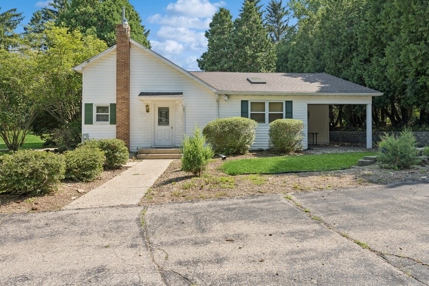 More Photos Of W1800 County Road B, Genoa City Specialty For Sale