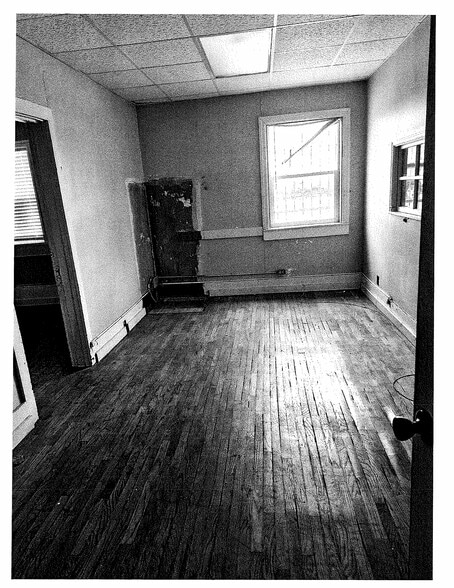 More Photos Of 1138 College St, Clarksville Warehouse For Lease