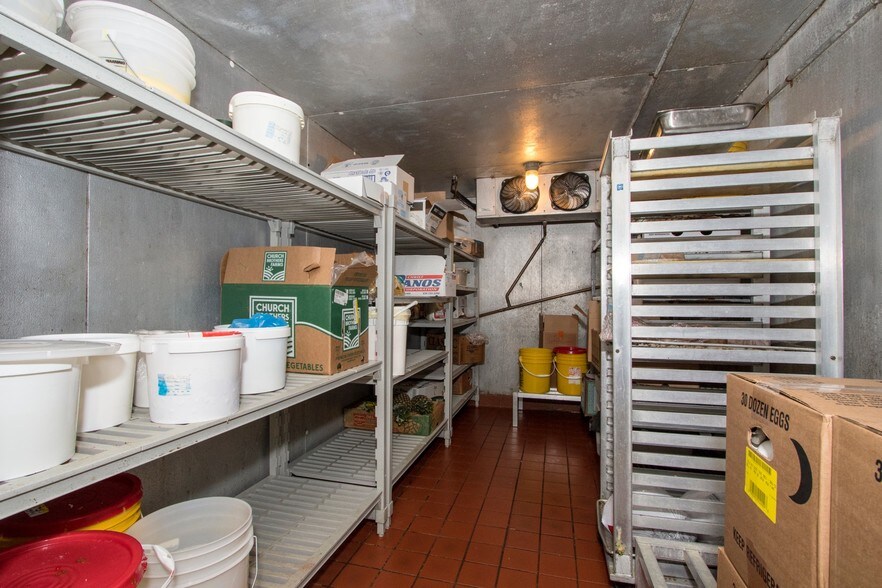 More Photos Of 300 N Northwest Hwy, Palatine Restaurant For Sale