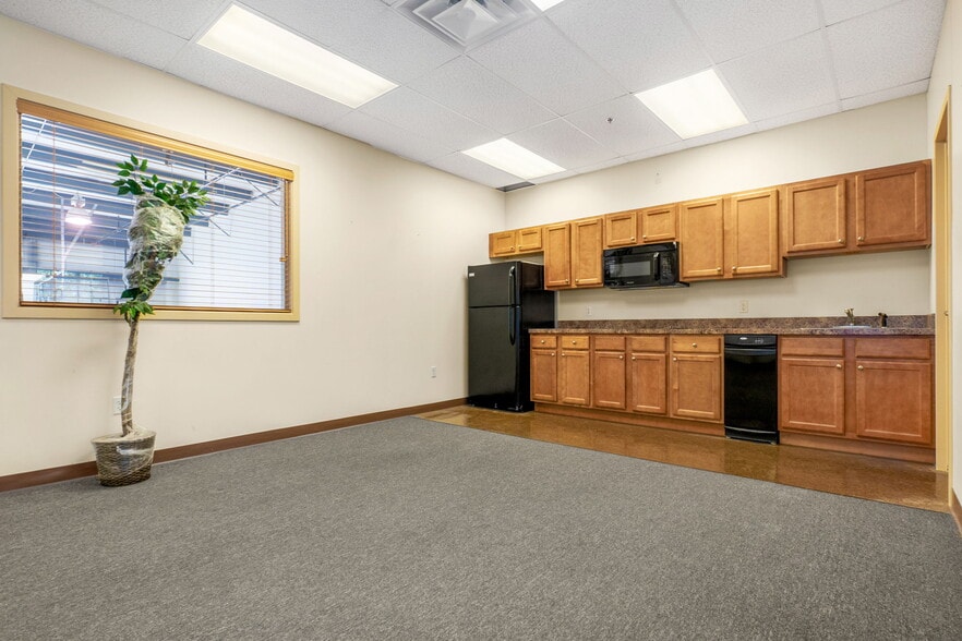 More Photos Of 3 Ajootian Way, Middleton Warehouse For Sale