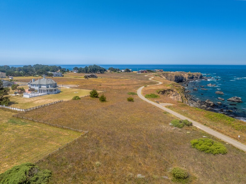 More Photos Of 19351 Del Mar Dr, Fort Bragg Specialty For Sale