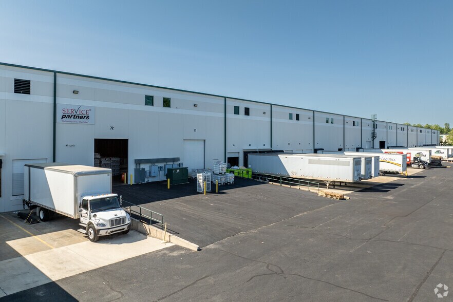 More Photos Of 11800-11900 N Lakeridge Pky, Ashland Distribution For Lease