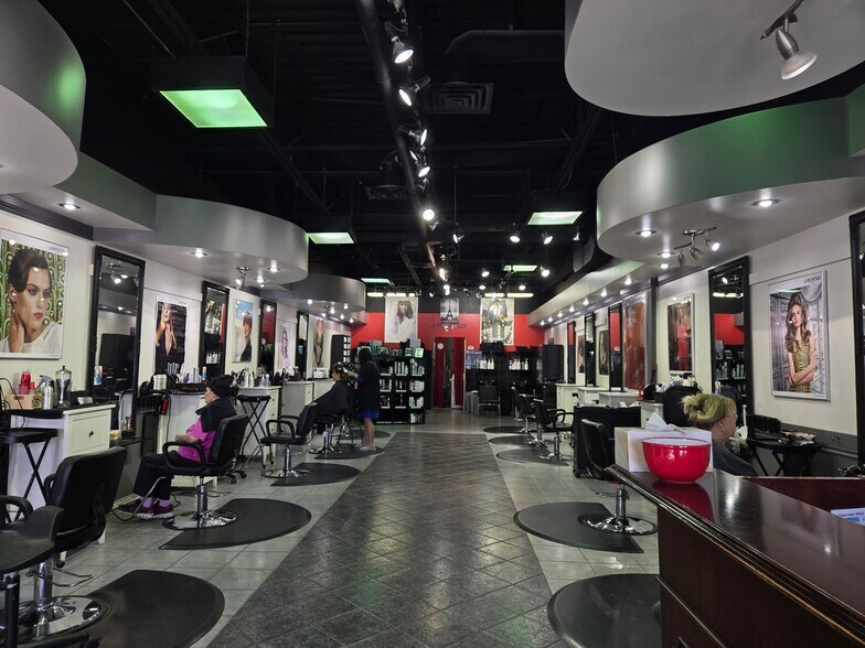 More Photos Of 2701 St Joseph Blvd, Ottawa General Retail For Lease