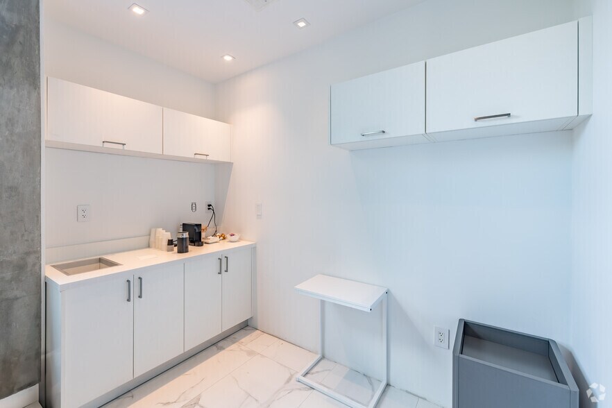 More Photos Of 2347 Biscayne Boulevard, Miami Apartments For Lease