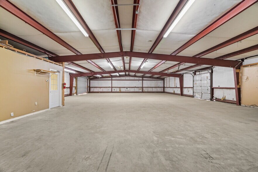 More Photos Of 10063 US-72, Rogersville Warehouse For Sale