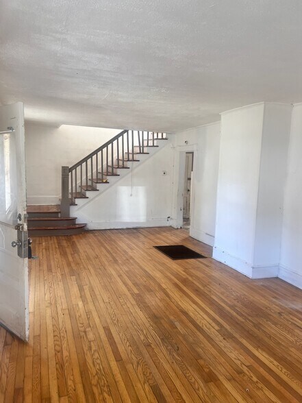 More Photos Of 640 36th St NW, Roanoke Apartments For Sale