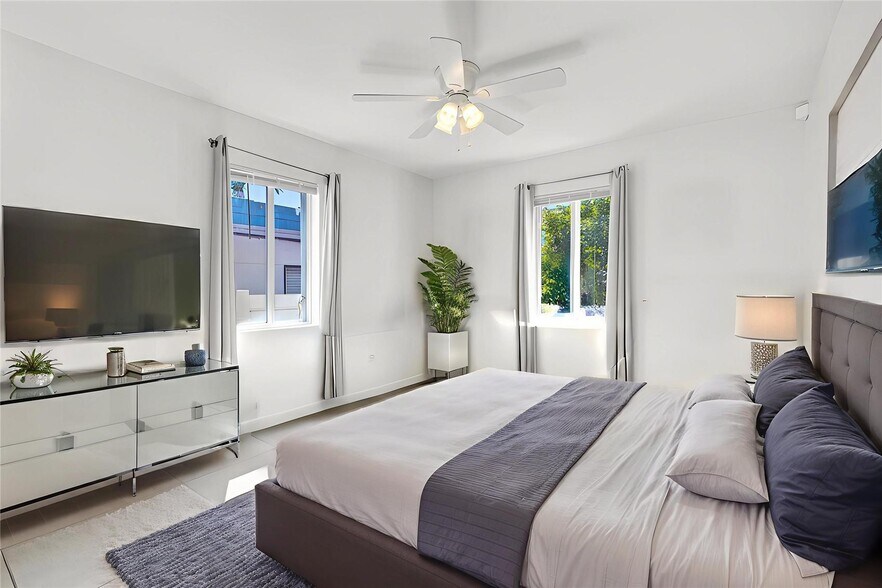 More Photos Of 322 Oklahoma St, Hollywood Multifamily For Sale