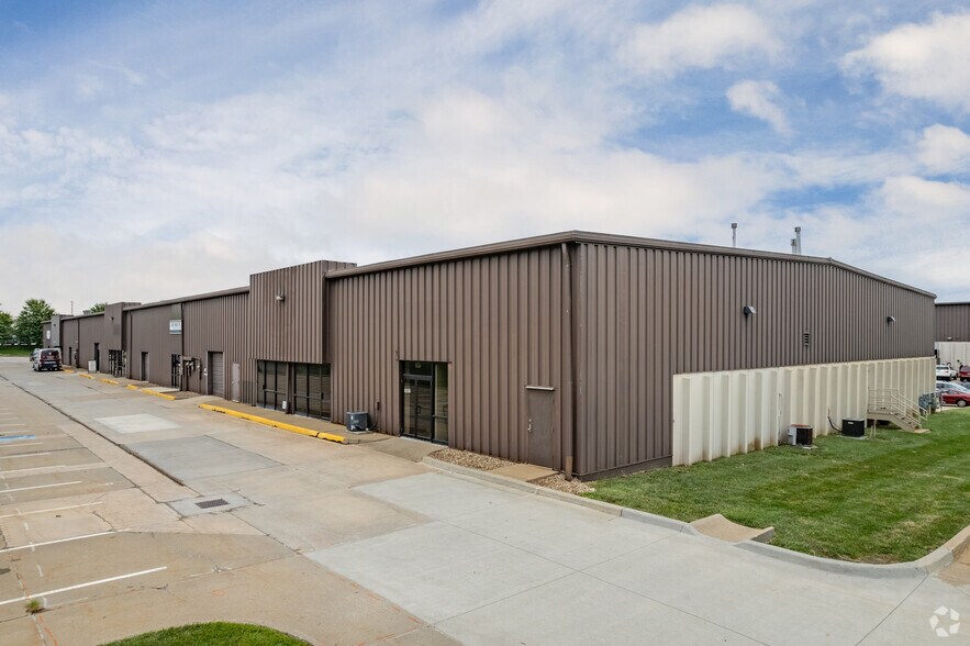 More Photos Of 14801-14901 W 99th St, Lenexa Warehouse For Lease