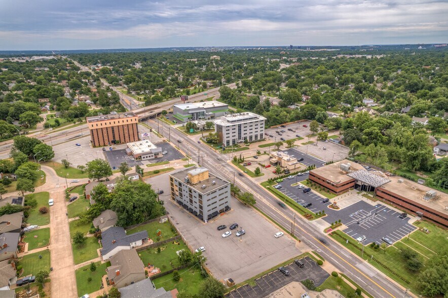 More Photos Of 2651 E 21st St, Tulsa Office For Lease