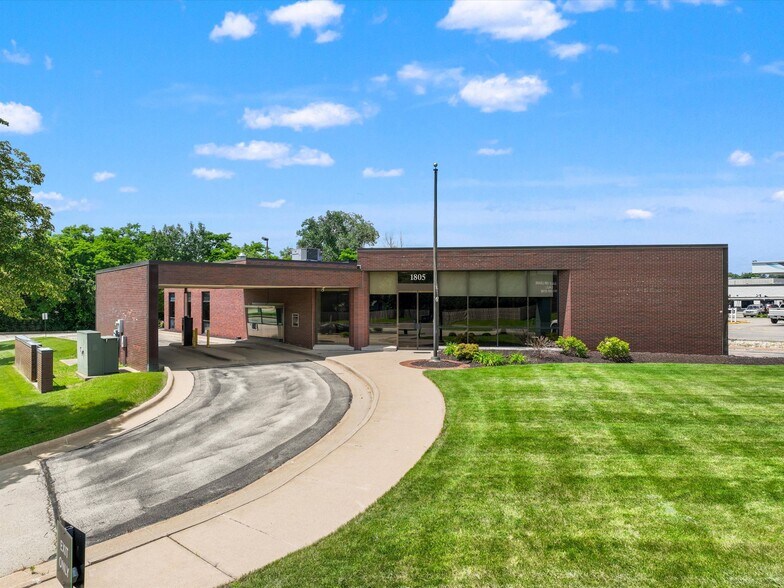 Primary Photo Of 1805 John F Kennedy Rd, Dubuque Freestanding For Sale