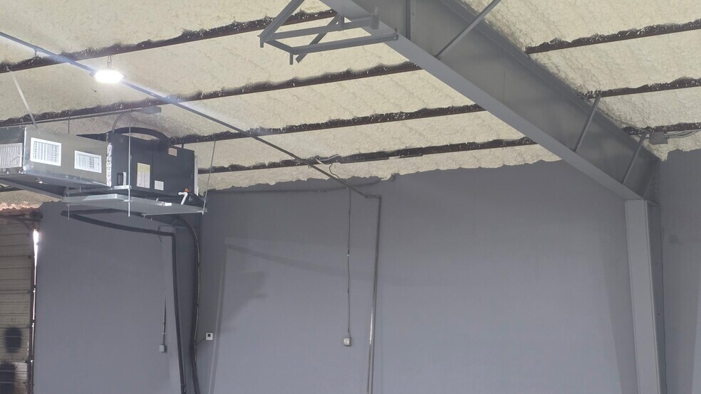 More Photos Of 1801 Decker Dr, Baytown Light Distribution For Lease