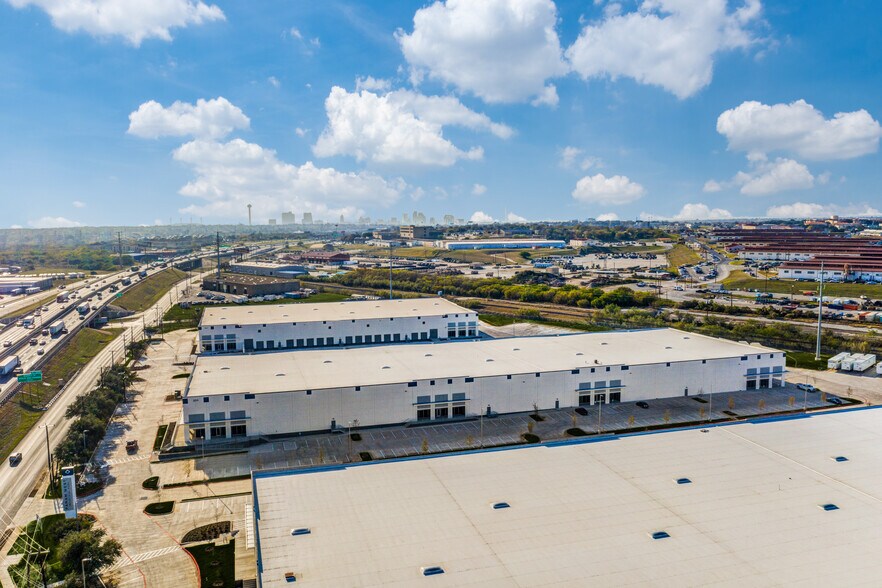 More Photos Of 3215 N Panam Expy, San Antonio Manufacturing For Lease