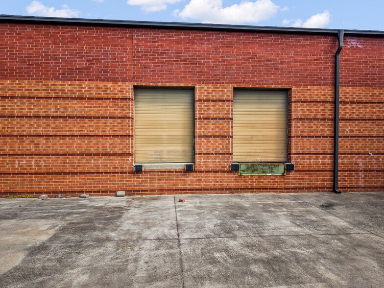 More Photos Of 2595 Viceroy Dr, Winston-Salem Warehouse For Lease