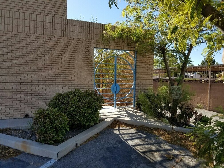 More Photos Of 5040 Edna Ave, Las Vegas Office For Lease