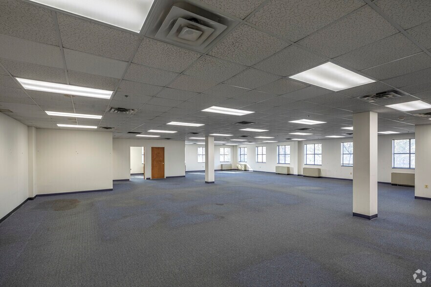More Photos Of 8850 Richmond Hwy, Alexandria Office For Lease