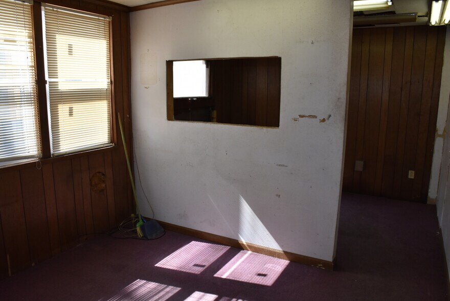 More Photos Of 136 Smith st, Cochranton Industrial For Sale