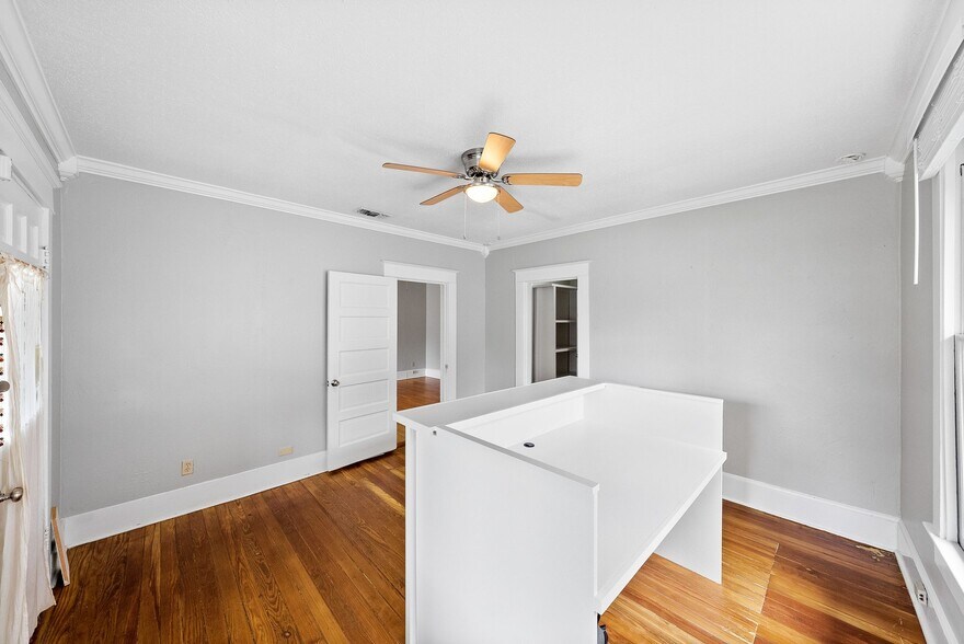 More Photos Of 2032 E Cesar Chavez St, Austin Office Residential For Sale