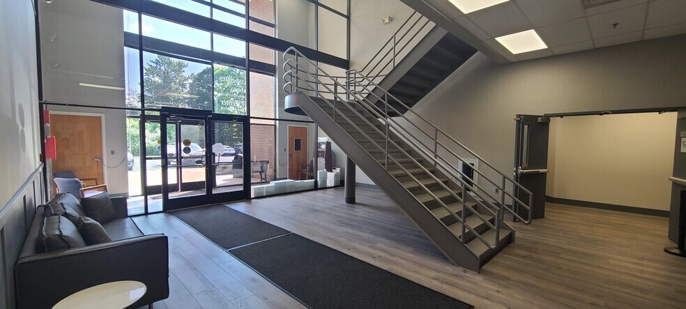 More Photos Of 51-53 Kenosia Ave, Danbury Office For Lease