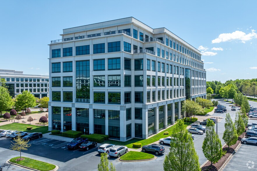 More Photos Of 3701 Arco Corporate Dr, Charlotte Office Residential For Lease