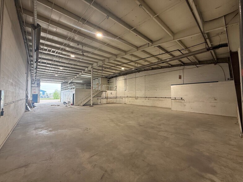 More Photos Of 8319 Chiles Industrial Av, Red Deer Warehouse For Sale