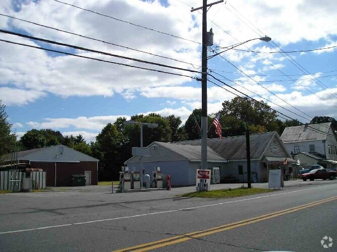 More Photos Of 18 Leonard St, Gansevoort Service Station For Sale