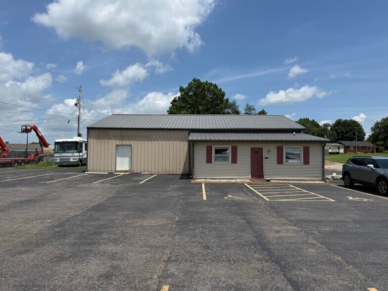 Primary Photo Of 461 N Broadway St, Portland Flex For Lease