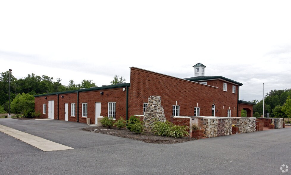 More Photos Of 1725 Endeavor Dr, Williamsburg Warehouse For Lease