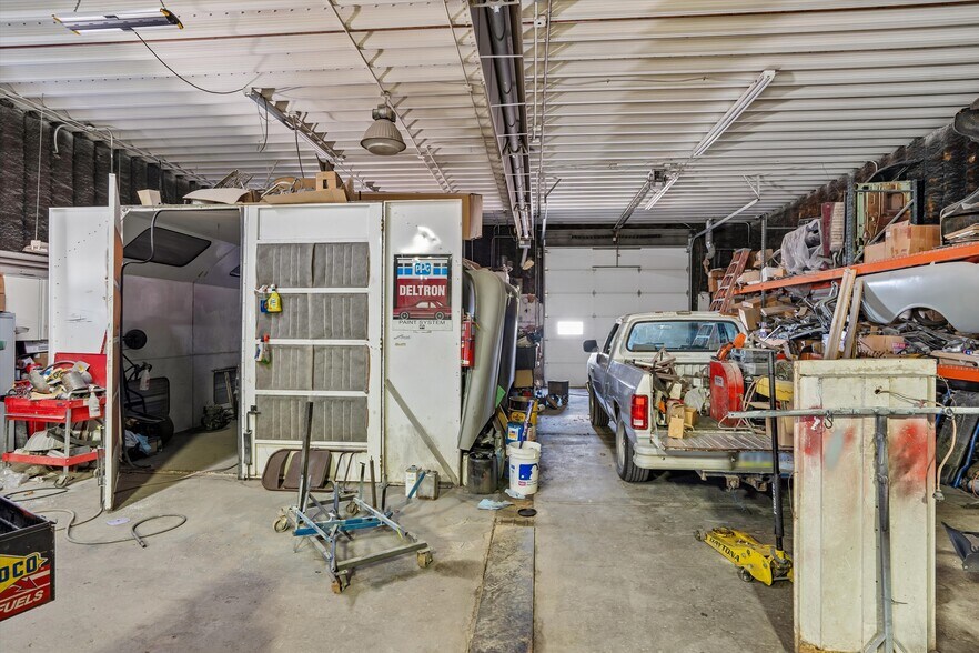 More Photos Of 215 S Division St, Stuart Warehouse For Lease