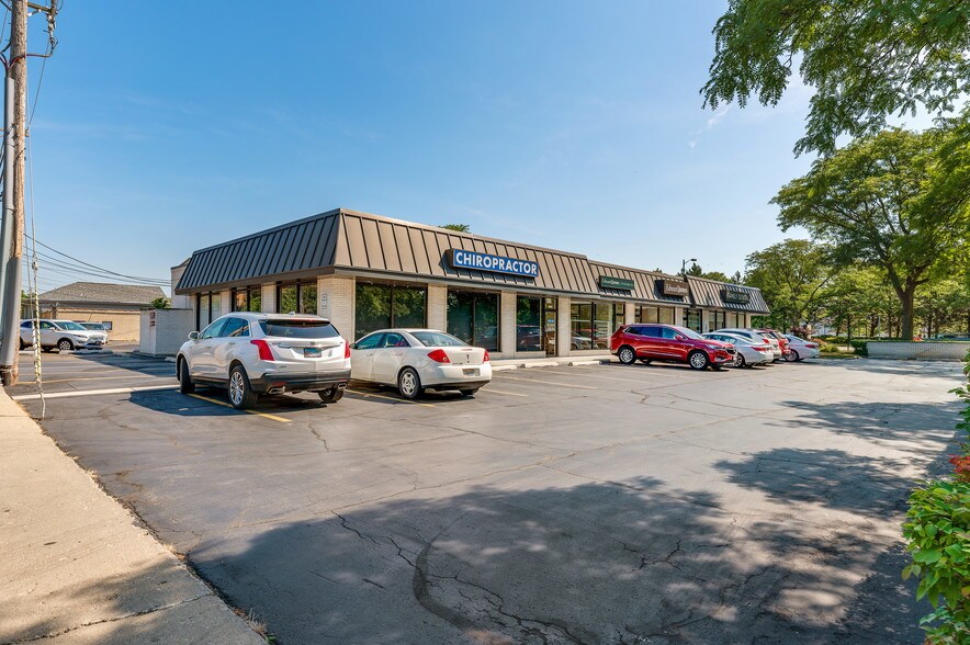 More Photos Of 900-908 Waukegan Rd, Glenview Medical For Lease