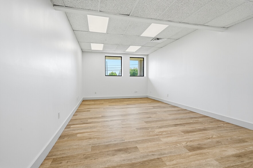 More Photos Of 1130 Hooper Ave, Toms River Office For Lease