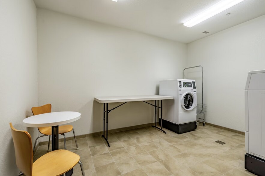 More Photos Of 1731 Premier Dr, Mankato Hotel For Sale